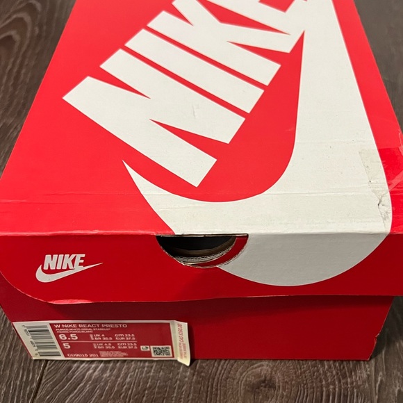 Womens Nike React Presto - Picture 2 of 4